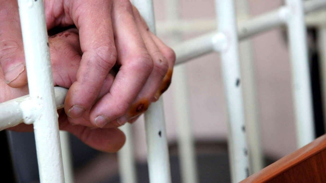 В Татарстане работника колонии поймали на получении взятки за пронос наркотиков