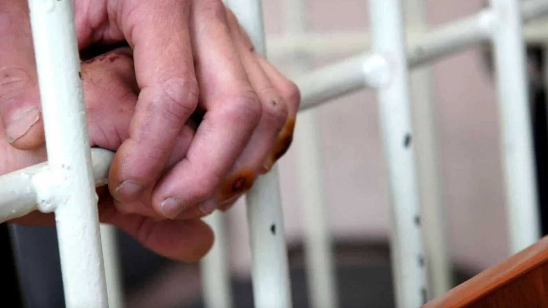 Сотрудник тюрьмы в Татарстане сел на 3 года за взятку