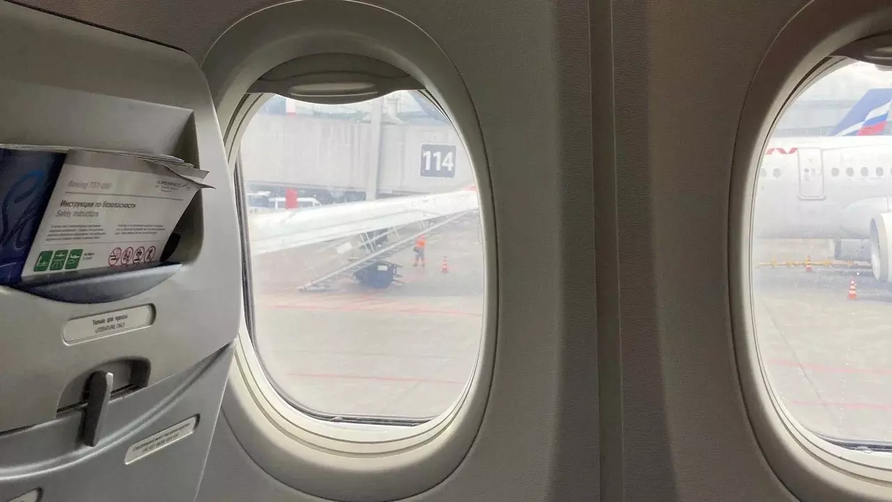 Пассажир самолета из Питера до Казани подрался с полицейским