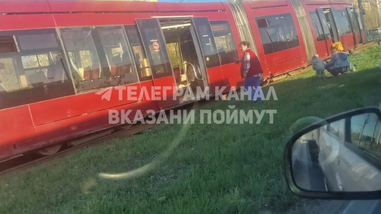 Еще один казанский трамвай сошел с рельсов
