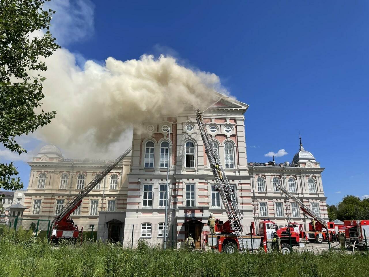 СМИ назвали предполагаемого виновника пожара в Алафузовском театре