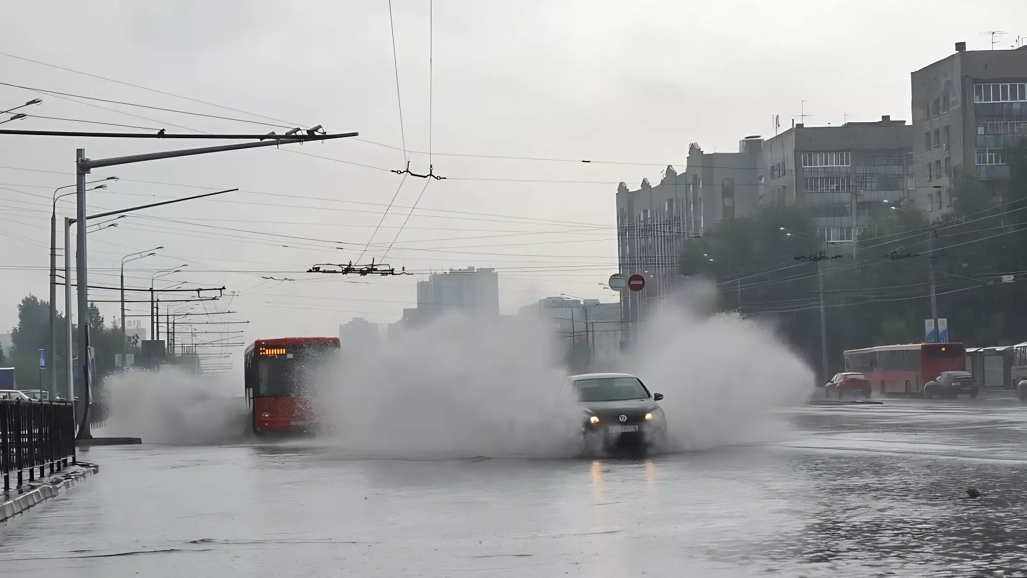 Брошенный в унитаз мусор стал причиной потопа в Казани