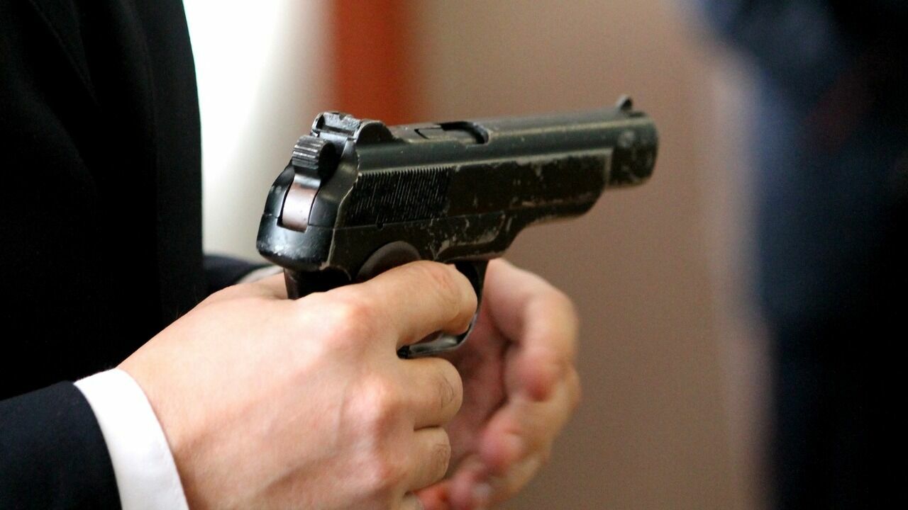 Казанский полицейский выстрелил в преступника